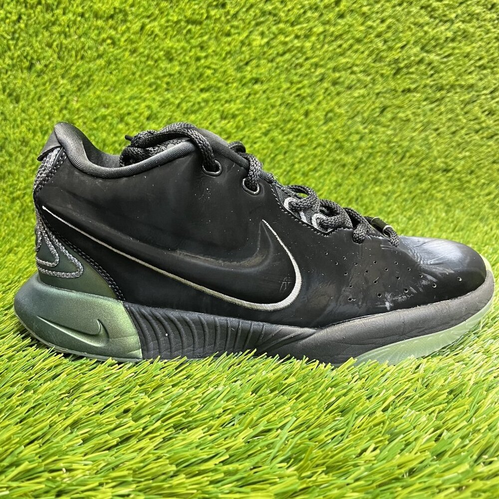 Nike LeBron 21 Boys Size‎ 7Y Black Green Running Basketball Shoes Sneakers